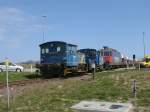 MWB-V243,V244 und die SBB-Cargo Re421 396 unterwegs am 20.April 2011 auf dem Anschlugleis in Mukran.