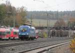 182 912-6 der MWB durchfhrt am 04. November 2012 solo den Kronacher Bahnhof in Richtung Lichtenfels.