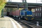 V 2102 der MWB fuhr am 24.10.13 mit einen containerzug durch hh-harburg