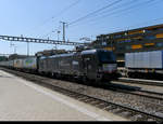 MRCE - Lok 193 711-9 als Mietlok der BLS  vor Güterzug bei der durchfahrt im Bahnhof Rotkreuz am 31.07.2020