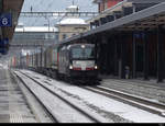 MRCE - Lok 193 715 mit Güterwagen bei der durchfahrt im Bahnhof Arth-Goldau am 12.02.2021