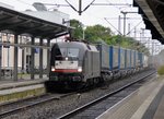 Am 03.08.2016 muß ES 64 U2-065 (MRCEdispolok 182 565-2) im Bahnhof Soest auf die Weiterfahrt warten.