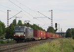 X4 E - 852 von BoxXpress zieht am 11.August 2016 einen Containerzug bei Thüngersheim in Richtung Gemünden(Main).