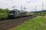 182 563 (ES 64 U2-063) mit der Wagenlok 189 989 und einem KLV Zug in Richtung Norden. Aufgenommen am 31.05.2015 zwischen Eichenberg und Friedland(HAN).