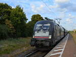 Ende August 2022 war in Duisburg-Hochfeld die Elektrolokomotive ES64U2-028 mit einem Güterzug unterwegs.