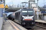 MRCE Dispo  187 100-3  (NVR:  91 80 6187 100-3 D-DISPO ), aktueller Mieter? mit einem Kesselwagenzug am 30.03.23 Durchfahrt Bahnhof Berlin Hohenschönhausen.