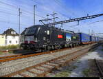 MRCE - Lok 193 713-5 mit Güterzug unterwegs in Pratteln am 05.10.2023  standort auserhalb der Geleise