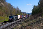 193 871 MRCE/WLC mit einem Containerzug bei Postbauer-Heng Richtung Nürnberg, 23.04.2021