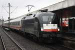 ES 64 U2 026 kurz 117 026der 182 526 diese Lok mit den Vielen Namen zog am 21.03.2010 den IC 2046 von Hannover HBF nach K�ln HBF hier kurz vor Reisebeginn in Hannover um 11:40