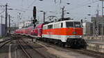 111 111-1 von DB Gebrauchtzug rollt am 12.04.2022 mit dem RB48-Ersatzzug nach Wuppertal-Oberbarmen im Dienste von National Express in den Kölner Hbf ein.