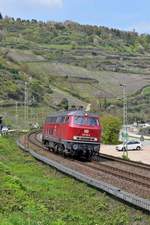 NeSA 218 155, vermietet an DB Fernverkehr, in Richtung Bingen (Oberwesel, 16.04.19).