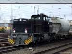 MRCE 500 1677 der Neusser Eisenbahn passiert mit einem Zementzug den Hp Duisburg Entenfang. 17.3.08