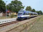 Für ein bisschen Zugverkehr,am 10.Juni 2018,in Templin,sorgte der NEB VT738 der hier von Templin Vorstadt in die Station einfuhr.