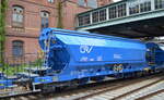 Gedeckter Schüttgutwagen mit schlagartiger Schwerkraft-Mittenentladung vom Einsteller On Rail GmbH mit der Nr.