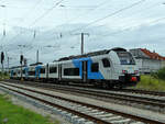Der ODEG-Elektrotriebzug 4746 807 ist hier als RE10 nach Stralsund bei der Ankunft in Greifswald zu sehen.