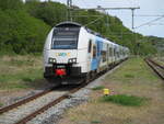 Für den aus Sassnitz kommenden 4746 306 war die Fahrt,am 16.Mai 2022,in Lietzow zu Ende.Aufgenommen vom Bahnsteigende.