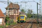 ODEG VT 650 mit R3 nach Hagenow kommt von Parchim in den Ludwigsluster Bahnhof gefahren. Links das ehemalige Stellwerk LO. 03.05.2007