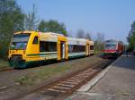 Am 07.05.2006 stehem im Bahnhof von Hagenow Stadt VT 650.56 der ODEG und ein VT 628 der DB Regio auf dem Weg nach Stettin zur Abfahrt bereit.