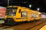 OE 79389 nach Hagenow Stadt ist bereits eingetroffen, im Hintergrund fhrt RE 4362 nach Lutherstadt Wittenberg aus.

17.12.2011 - Waren (Mritz)