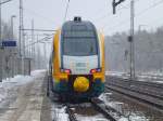 09. Februar 2013 - Im Bahnhof Ludwigsfelde steht der ODEG  KISS  ET 445.110 und wartet auf Abfahrt in richtung Rathenow als RE4.