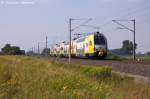 ET 445.111 (445 111-8) ODEG - Ostdeutsche Eisenbahn GmbH als RE2 (RE 37374) von Wismar nach Paulinenaue in Vietznitz. Aufgrund von Unwetterschden am 06.08.2013, wurde die Bahnstrecke zwischen Berlin und Hamburg unterbrochen. Der Gleisabschnitt Paulinenaue–Nauen war bis zum Betriebsschluss unterbrochen gewesen. Eine Windhose hatte Bume entwurzelt und diese hatten die Oberleitung beschdigt. Im Gleisabschnitt Paulinenaue–Wismar wurde im 2h-Takt gefahren. 06.08.2013