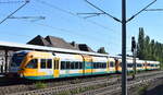 ODEG mit einem Stadler GT Dreiergespann  VT 646.042  +  VT 646.041 +  VT 646.043  auf Dienstfahrt hält hier kurz Bahnhof Luckenwalde um einen ICE überholen zu lassen, 04.09.23