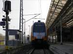 Auf Gleis 2 steht ET 445.108 (Stadler KISS) der ODEG abfahrbereit als RE nach Cottbus; Wismar, 01.11.2015  