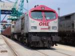 OHE330093 steht mit einem vollen Holzzug abgestellt im Bereich Massengut.Aufgenommen am 25.06.06