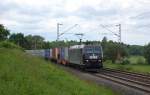 185 546-9 mit einem Containerzug am 13.06.2013 bei Salzderhelden