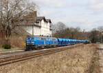 218 054-3 und 218 055-2 (Press) fuhren am 06.04.22 mit einem Schotterzug von Espenhain nach  Saalfeld. Hier ist der Zug in Pößneck oberer Bahnhof zu sehen.
