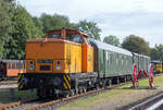   PRESS Arbeitszug bestehend aus der ex DR V 60 Lok 106 756, einen Wohn-Schlafwagen und zwei Bahndienstwagen, hier in Putbus.