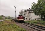 204 354-5 (Press) zu sehen im Regen in der Ausfahrt Pößneck oberer Bahnhof am 11.05.20.