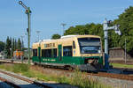 Press Regio Shuttle 650 032 von Stadler in Putbus zwischen Ausfahrsignal und Wasserkran.