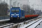 Press 285 102-4 / 92 88 0076 002-9 B-BTK mit Rens in orange am 27.12.2021 durch den Bf Anklam 