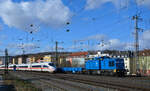 Die 204 031-1 (92 80 1203 228-2 D-PRESS) mit einigen Res-Wagen in Würzburg.