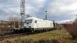 PRESS ER 20, 223 157 ( 9280 1223 157-9 D-PRESS ) beim beladen eines Holzzuges im Holzbahnhof Gera am 24.11.2022