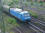 145 023 der PRESS fhrte am 22.08.07 einen Railtrans-Gterzug durch den Rangierbahnhof Halle/Saale, beladen war er mit Holzhackschnitzeln.