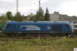 253 015-8 der Pressnitztalbahn wartet mit einen Containerzug am 04. Mai 2009 um halb sieben Uhr Abends im Coburger Gterbahnhof auf die Steckenfreigabe in Richtung Lichtenfels. Auf einer Lokseite trgt sie das Logo  175 Jahre Deutsche Eisenbahnen .