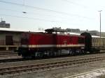 Press Diesellok 112 565-7 rangiert Holzwaggons aus dem Güterbahnhof an Holzzug in Plauen am 15.02.2015