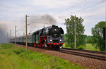 01 0509-8 mit dem Sonderzug D62142 von Leipzig HBF nach Putbus, bei Zschortau.