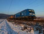 PRESS 285 104-2 mit leeren Holztransportwagen in Fahrtrichtung Süden. Aufgenommen zwischen Mecklar und Ludwigsau-Friedlos am 22.01.2016.