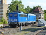 Die E-40 der PRESS 104 046-0 am Haken der PRESS 285 101-5 TRAXX DE (9288 0076 001-1 B-BTK) auf dem Weg durch Gera am 16.5.2020