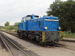 251 901-5 der Press im Bahnhof von Putbus für Rangierarbeiten der 99 4633-6 (53 Mh) der RüBB vom Schwerlasttransport. 