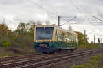 650 032 der Press, welcher auf der Strecke Bergen - Lauterbach im Einsatz ist, rollte am 27.10.20 durch Greppin Richtung Dessau.