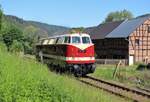 Am 02.06.20 holte 118 757-4 (PRESS) in Blankenstein einen Kran ab. Hier ist die Lok in Leutenberg zu sehen.