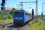 Eisenbahnbau- und Betriebsgesellschaft Pressnitztalbahn mbH, Jöhstadt (PRESS)mit  140 041-5  (NVR:  91 80 6140 810-3 D-PRESS ) und Containerzug am 23.06.22 Durchfahrt Bahnhof Dessau.