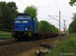 346 025 der Pressnitztalbahn steht mit einem Zug zum Transport von Altschwellen und Altschienen in Bestensee bereit. Am 18.05. gab es in Bestensee einseitig sogar noch OL + Masten!