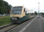 Hier 650 032-4 als PRESS von Bergen auf Rgen nach Lauterbach Mole, bei der Ausfahrt am 19.6.2010 aus Putbus.