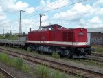 112 565-7 der PRESS wartet am 24.06.2011 in Chemnitz HBF. Wenn es so weiter geht kann das Bahnhofsmanagement Leute mit Urwalderfahrung einstellen da alles zuwuchert.