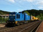 204 016 der  PRESS  berfhrt einen Bauzug nach Norden in Frtschendorf am 14.05.